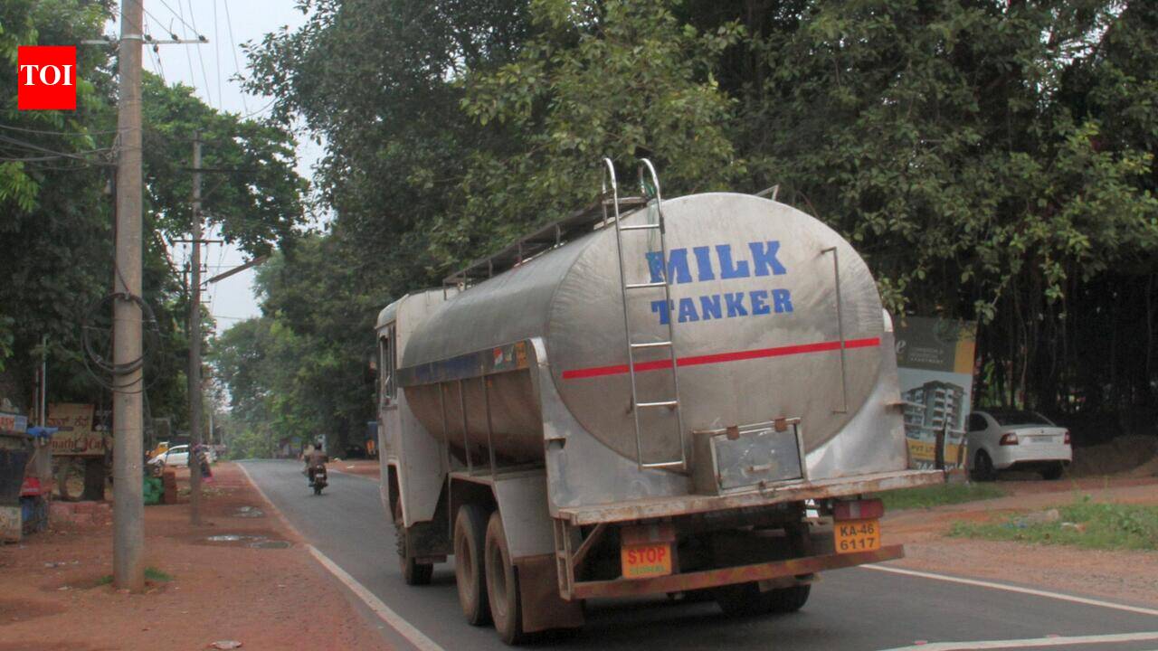 Police de Rajkot Range saisit 7 150 litres de faux lait à Kalavad