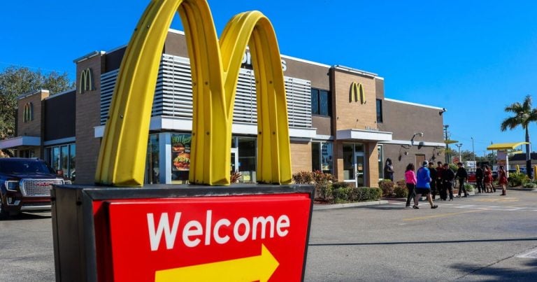 A McDonald's restaurant in LaBelle, Florida. Photographer: Zak Bennett/Bloomberg