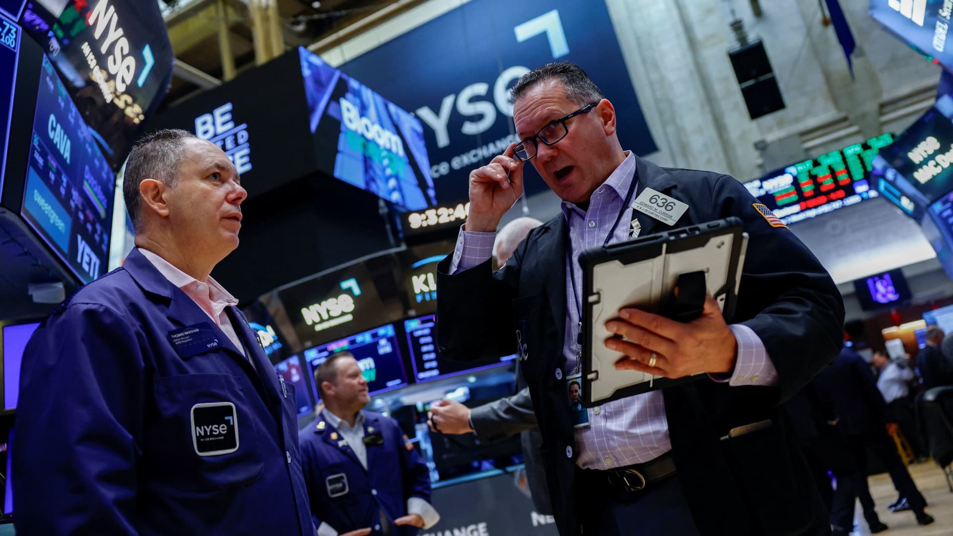 Wall Street tente de rebondir après les pertes des valeurs technologiques