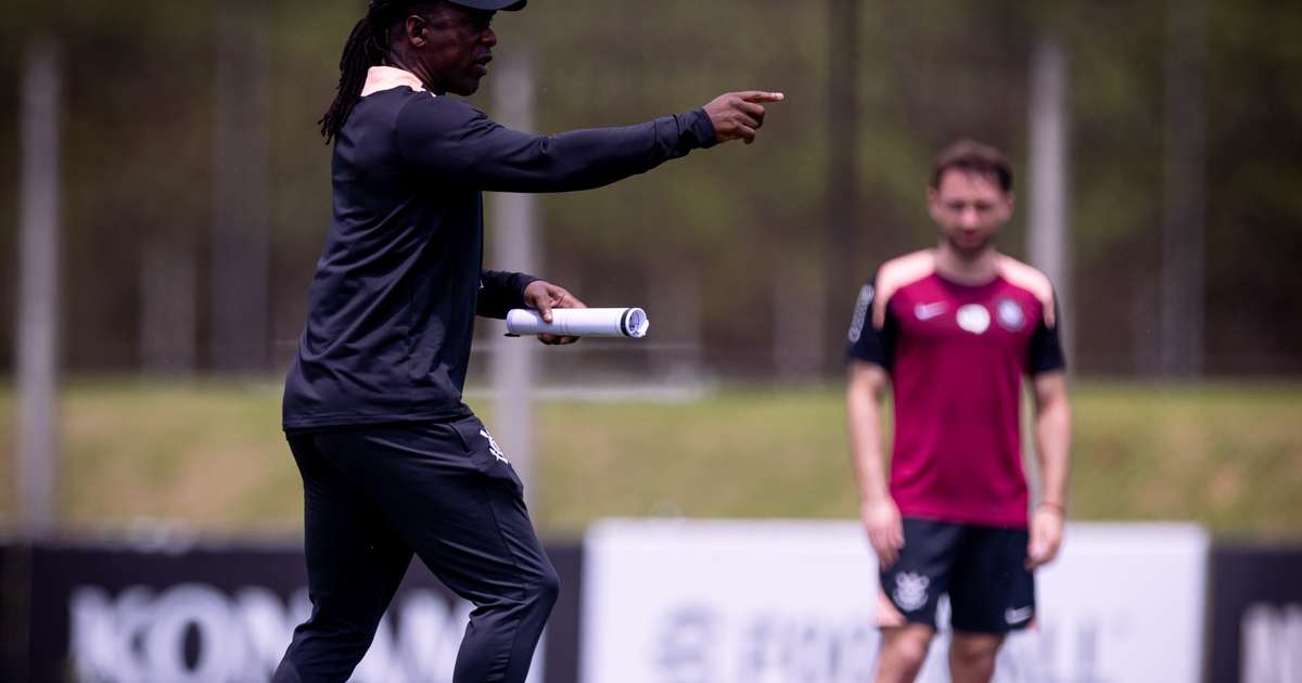 Corinthians presse pour régulariser Clarence Seedorf avant vendredi