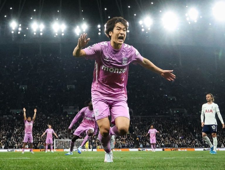 Tatsuhiro Sakamoto titulaire pour la première fois en Premier League