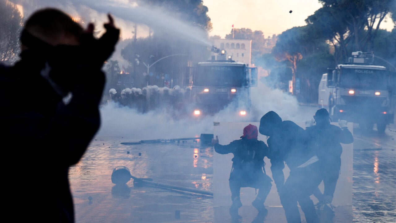Albanie : des manifestants réclament la démission d'Edi Rama