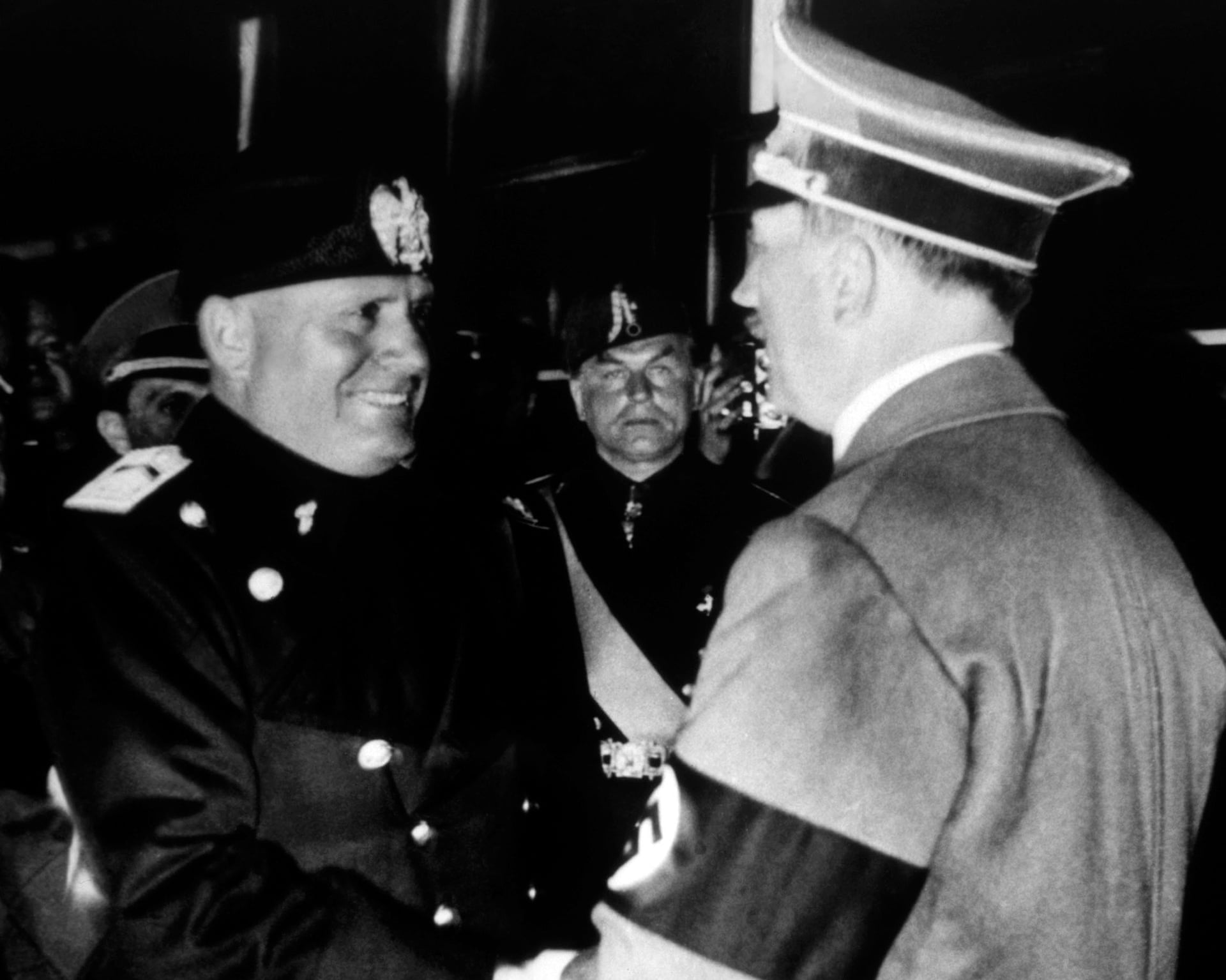 Hitler Mussolini Simeón Flores élu maire à Queropalca au Pérou