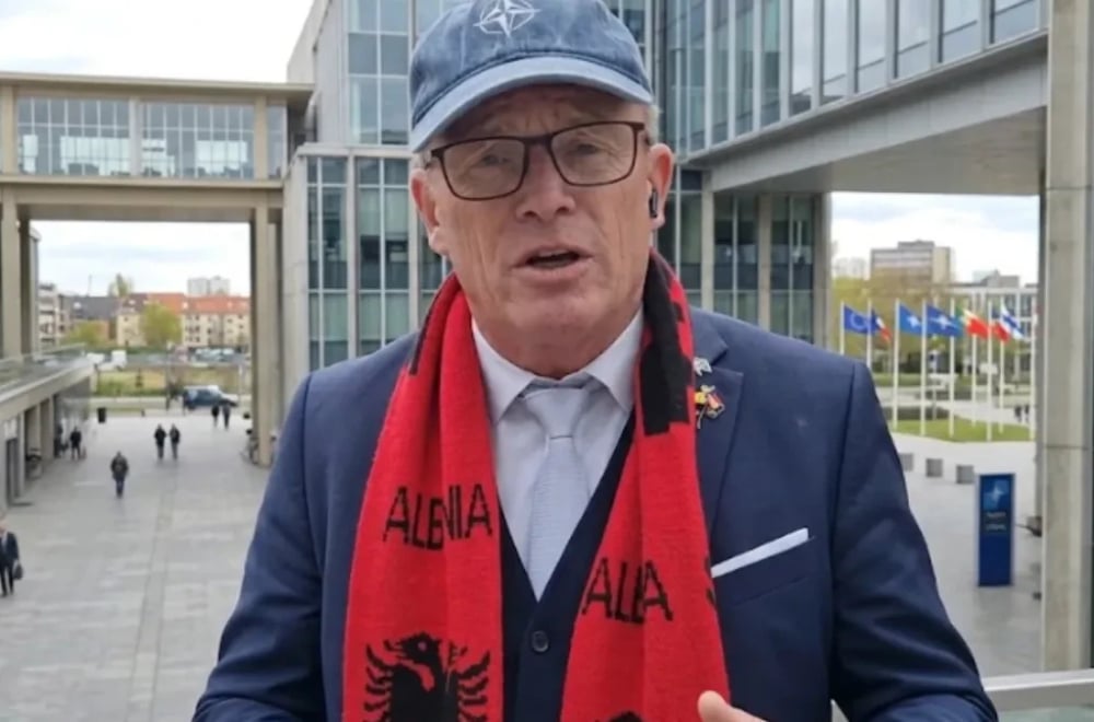 Aleksandar Vučić critique le soutien de Ginter Felinger à l'opposition