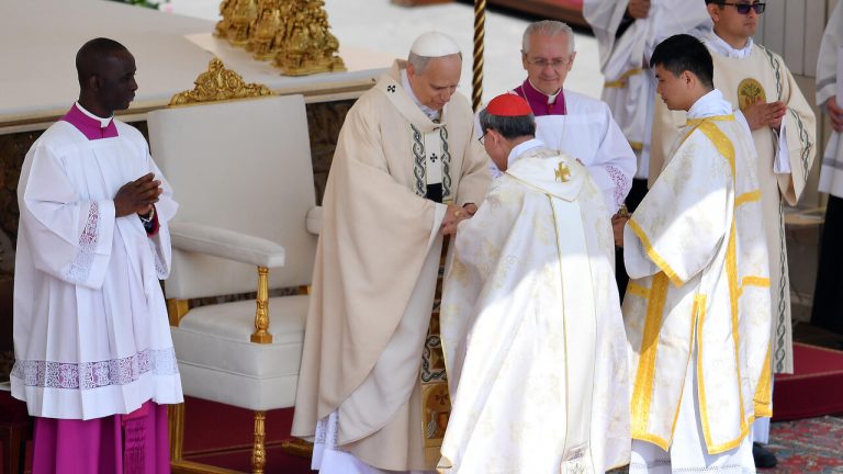 Le pape Léon XIV approuve l'élection du cardinal Luis Antonio G. Tagle comme décans