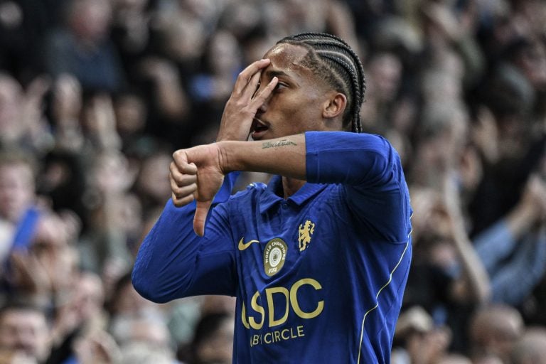 Chelsea bat Everton grâce à Pedro Neto et Xabi Alonso