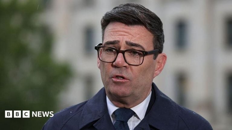 Andy Burnham exhorte Zack Polanski à annuler la motion des Verts