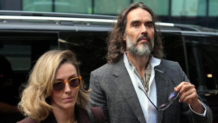 Russell Brand jugé à Londres pour viol et agression sexuelle