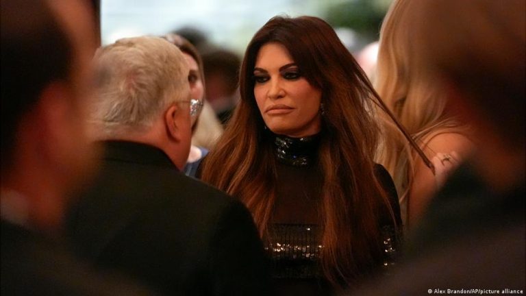 Marco Rubio défend l'ambassadrice américaine Kimberly Guilfoyle à Athènes