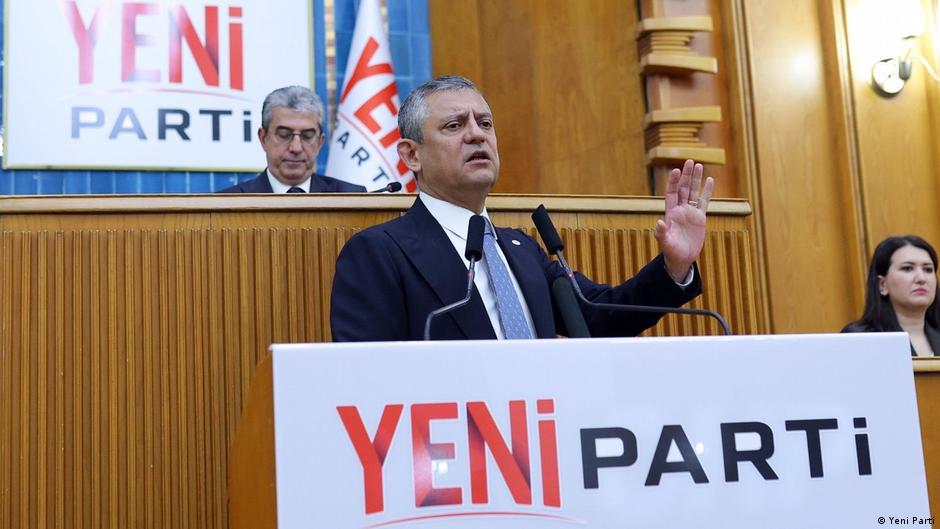 Özgür Özel condamné par la justice d'Istanbul face à Akın Gürlek