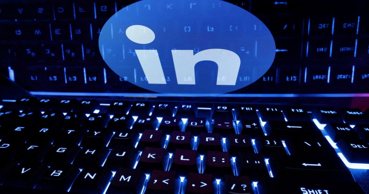 LinkedIn réduit de 40 % les vues des posts génériques faits par IA