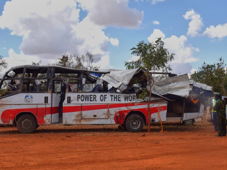 Kenya : un accident de bus fait 24 morts sur l'autoroute
