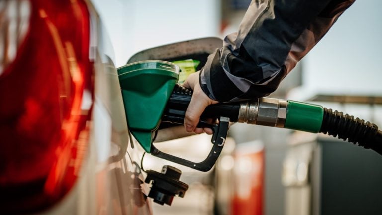 Prix des carburants aux Pays-Bas : l'essence frôle son record via le Moyen-Orient
