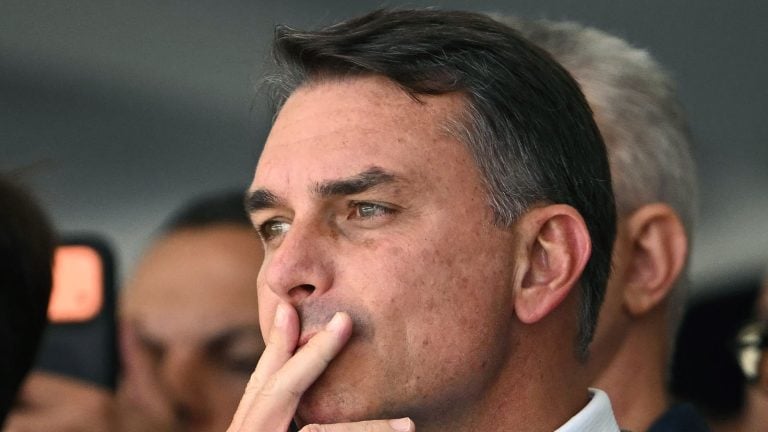 Flávio Bolsonaro arrive à Miami après sa défaite électorale au Brésil