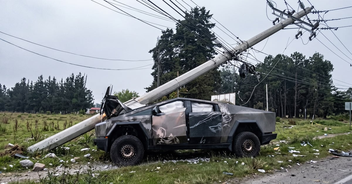 Une Tesla Cybertruck percute un poteau électrique à Rionegro