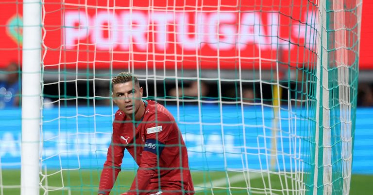Cristiano Ronaldo réagit après son départ de la sélection du Portugal