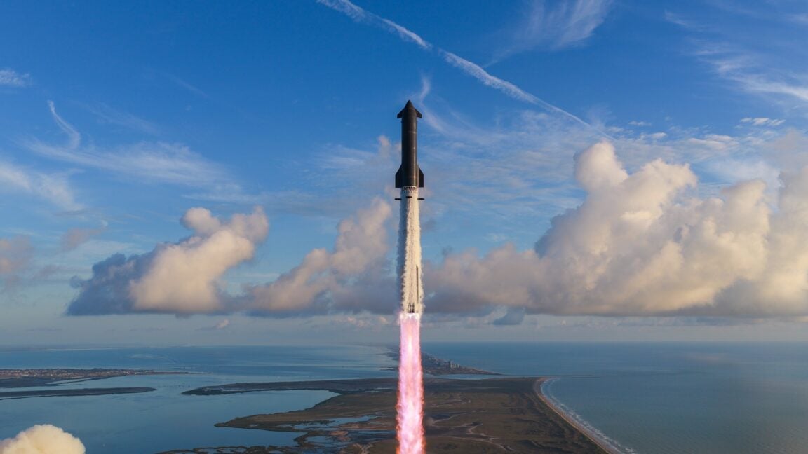 SpaceX réussit un essai statique du Super Heavy avant le vol 15