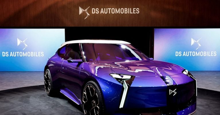 Constructeurs européens et chinois s'affrontent au Salon de l'automobile de Paris