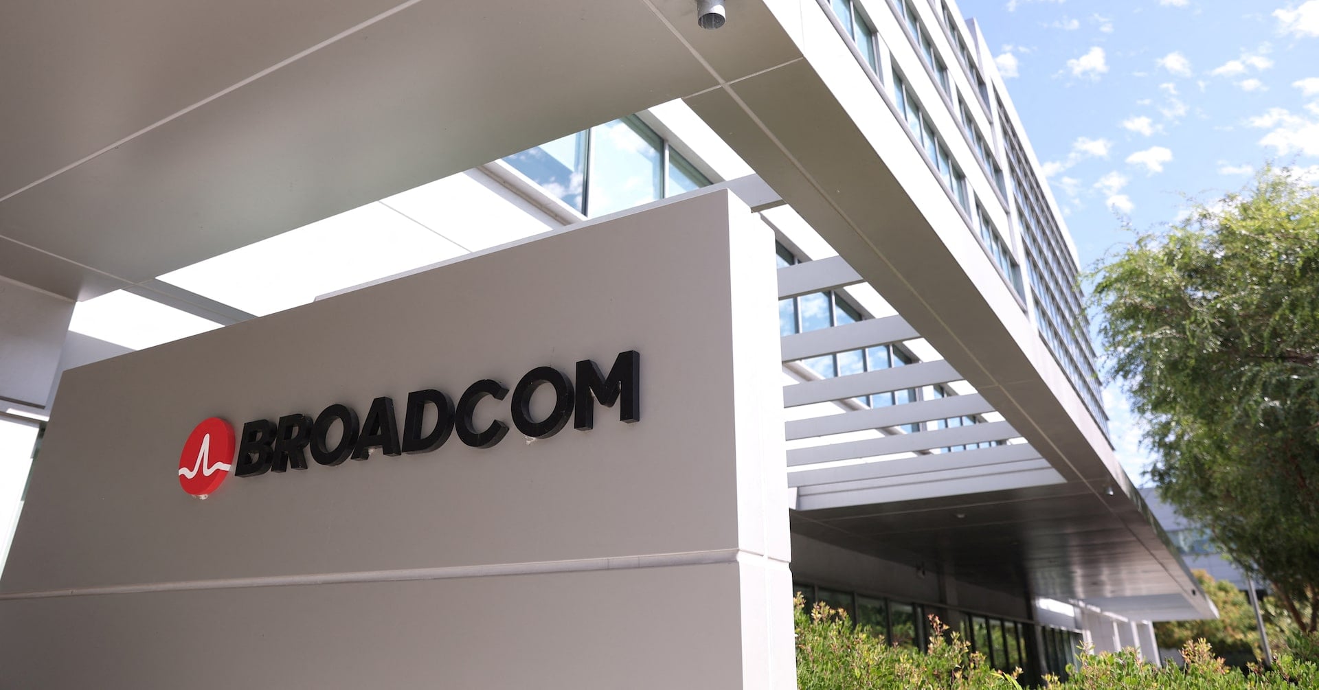 Broadcom va prêter jusqu'à 42 milliards de dollars à Anthropic