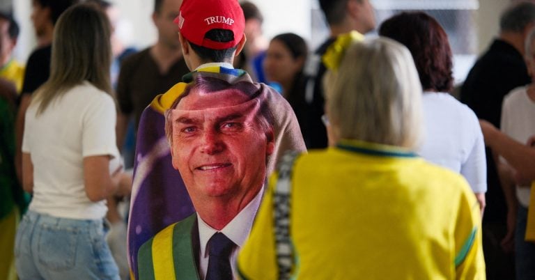 Élections au Brésil : Flávio Bolsonaro devance Lula au premier tour