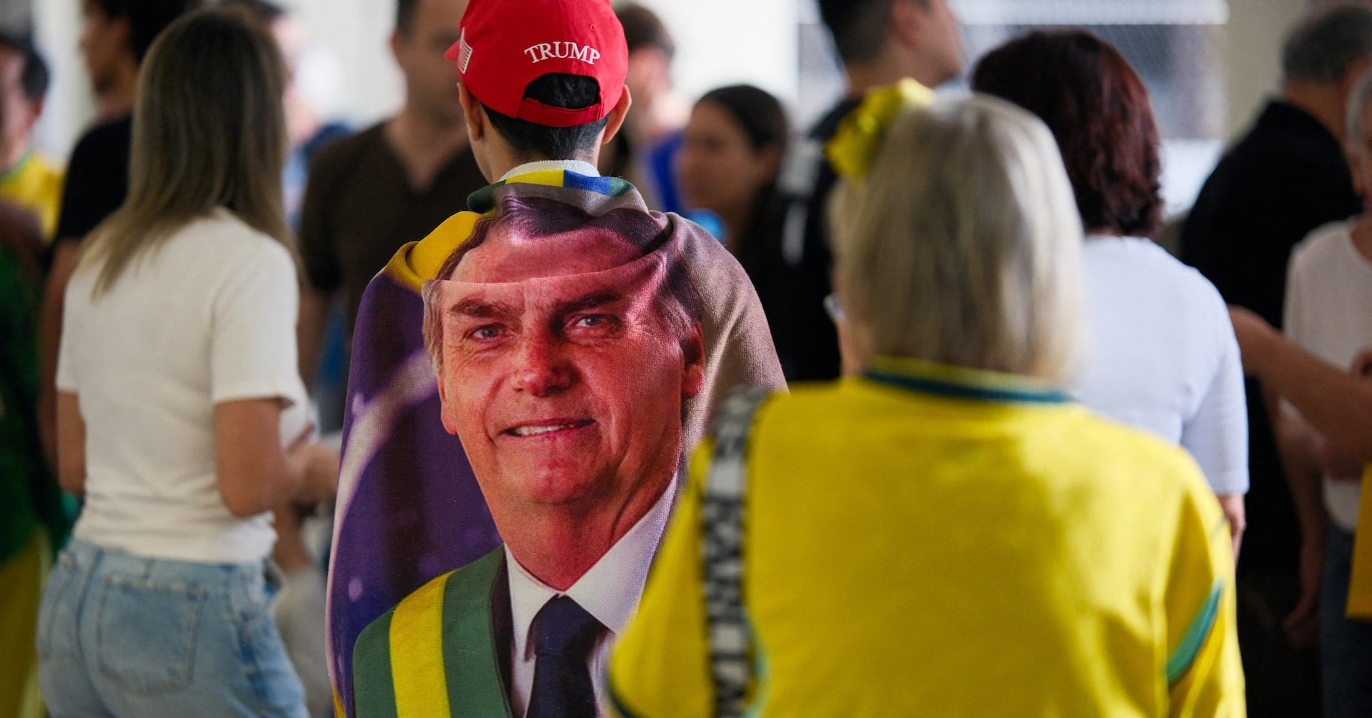 Élections au Brésil : Flávio Bolsonaro devance Lula au premier tour