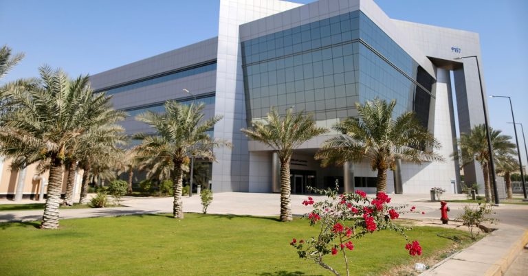 Ministère de l'Énergie : un bâtiment d'Aramco visé à Dhahran sans victimes