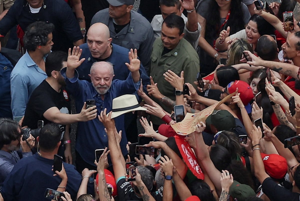 Brésil : les sondages annoncent un duel serré entre Lula et Flávio Bolsonaro