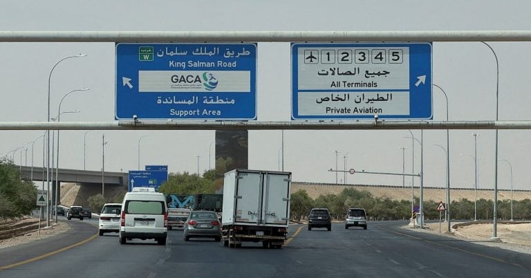 Les Houthis frappent Aden et la coalition dénonce des attaques en Arabie