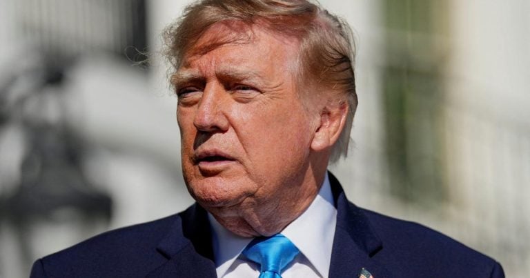 La justice interdit l'usage de fonds publics pour des publicités de Donald Trump