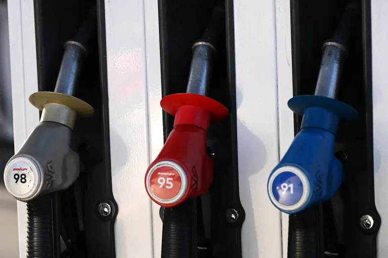 Carburants : les automobilistes australiens lourdement frappés