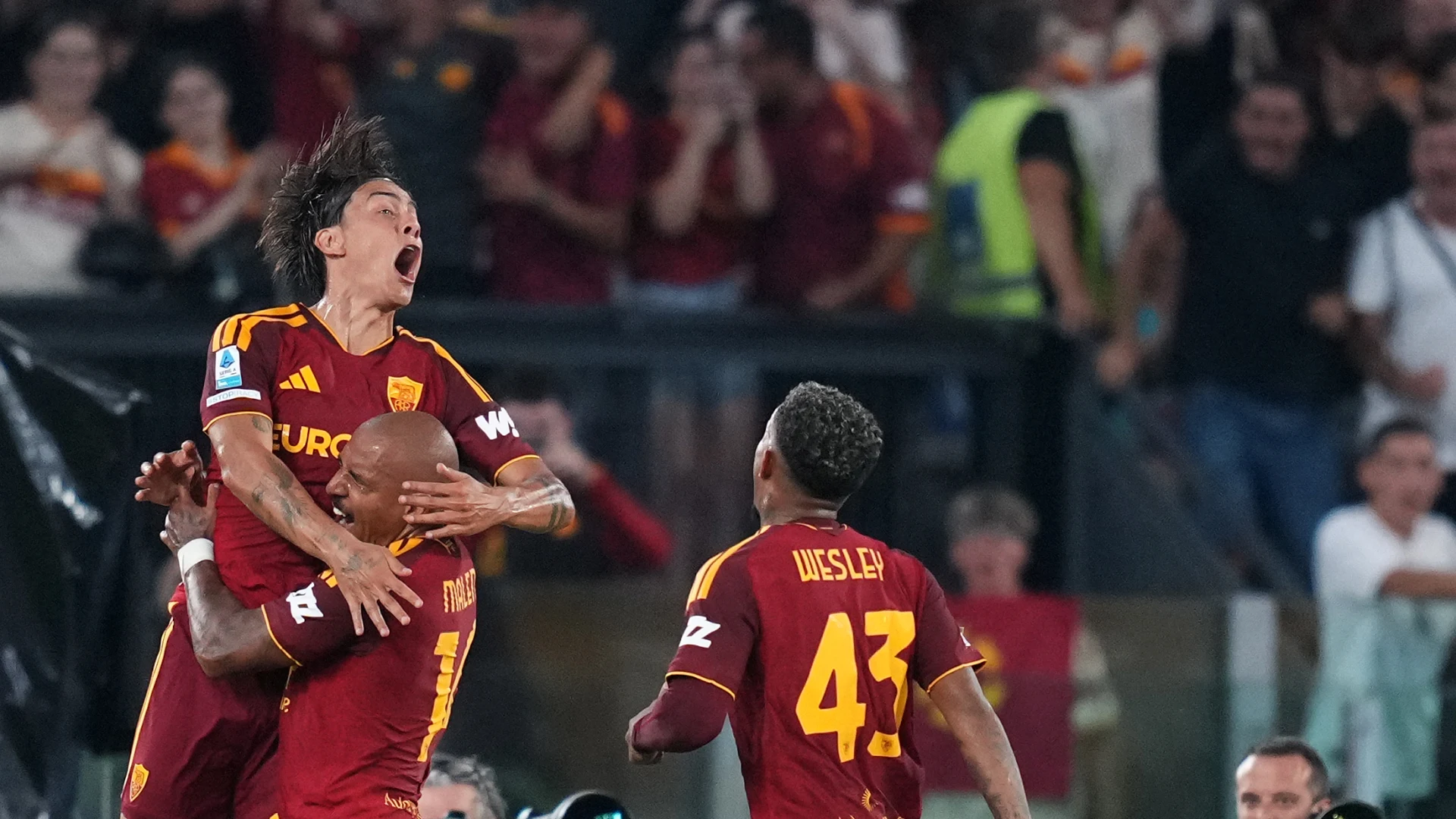 La Roma s'est imposée 4-2 face au Cagliari et s'empare de la troisième place