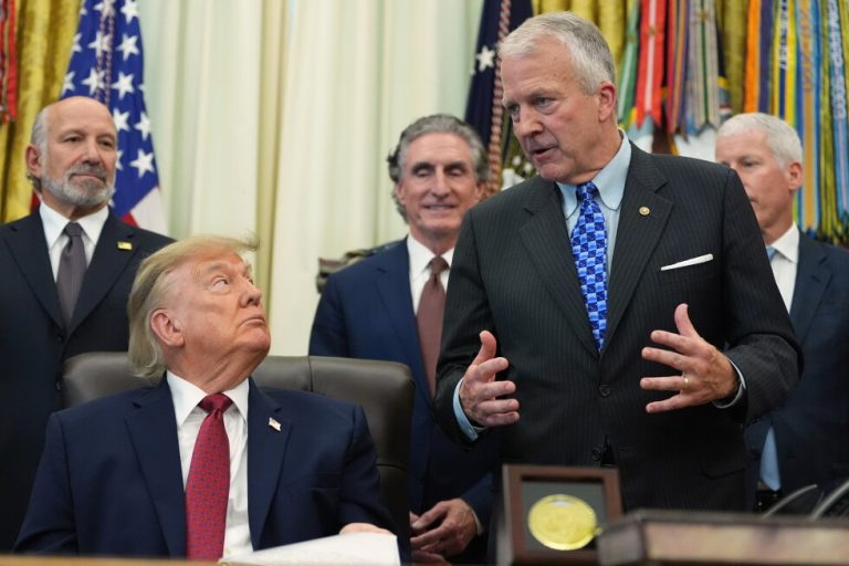 Donald Trump annonce 200 milliards de dollars d'investissements de la Corée du Sud