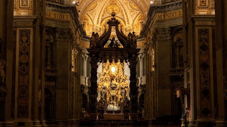 Documentaire Pétros ení avec Chris Pratt et le pape Léon XIV