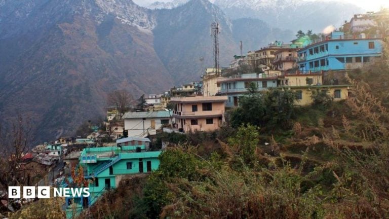 Un hélicoptère avec six personnes s'écrase dans l'Uttarakhand