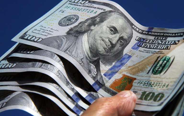 Le dollar officiel grimpe pour la troisième fois consécutive en Argentine