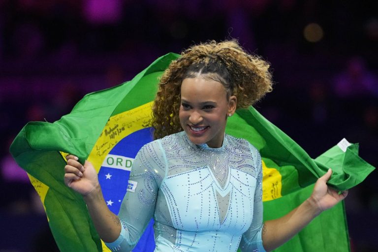 Rebeca Andrade remporte l'or au saut de cheval à Rotterdam