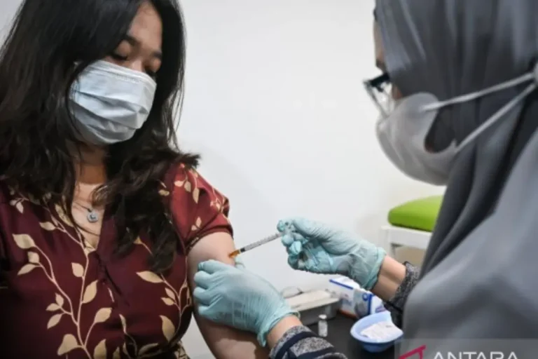 Masques et vaccins recommandés par un expert en Indonésie