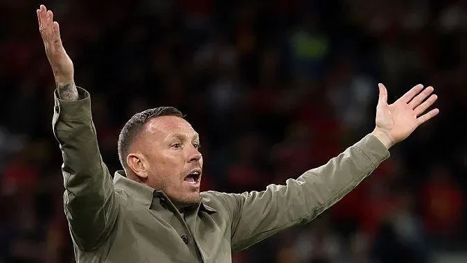 Craig Bellamy critique le nouveau calendrier international après la défaite face au Danemark