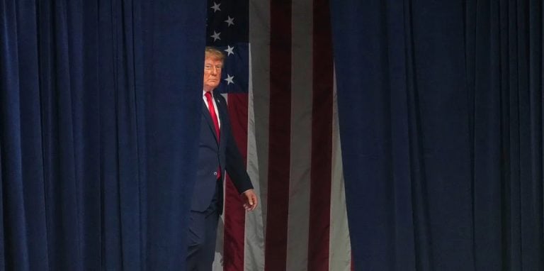 Donald Trump a voté et incite les républicains à VOTER par correspondance