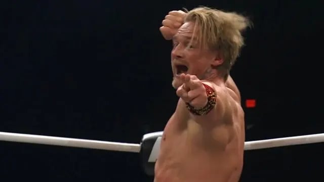 Ilya Dragunov bat Speedball Mike Bailey pour ses débuts à l'AEW