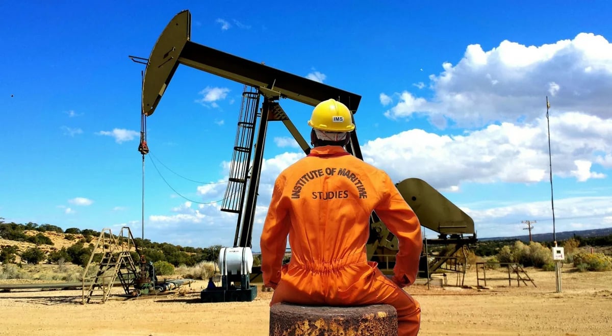 Pétrole atteint 112 dollars le baril, amid tensions géopolitiques et craintes liées à l'intelligence artificielle