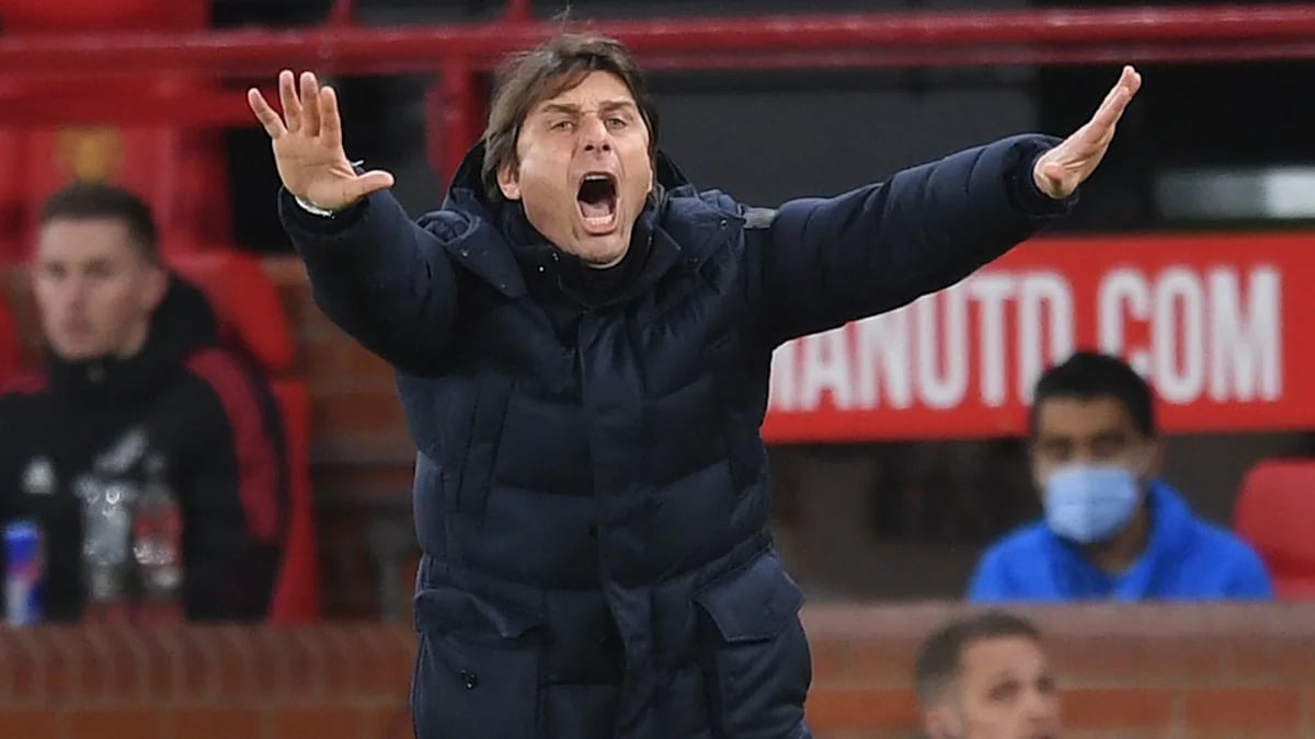 Antonio Conte est considéré comme candidat potentiel pour remplacer Michael Carrick à Manchester United