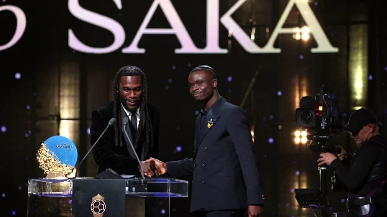 120 enfants opérés au Nigeria grâce à Bukayo Saka et son prix Socrates