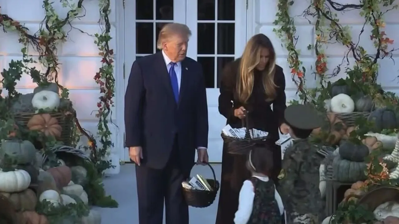 Donald Trump accueille des enfants en costumes russes à la Maison-Blanche