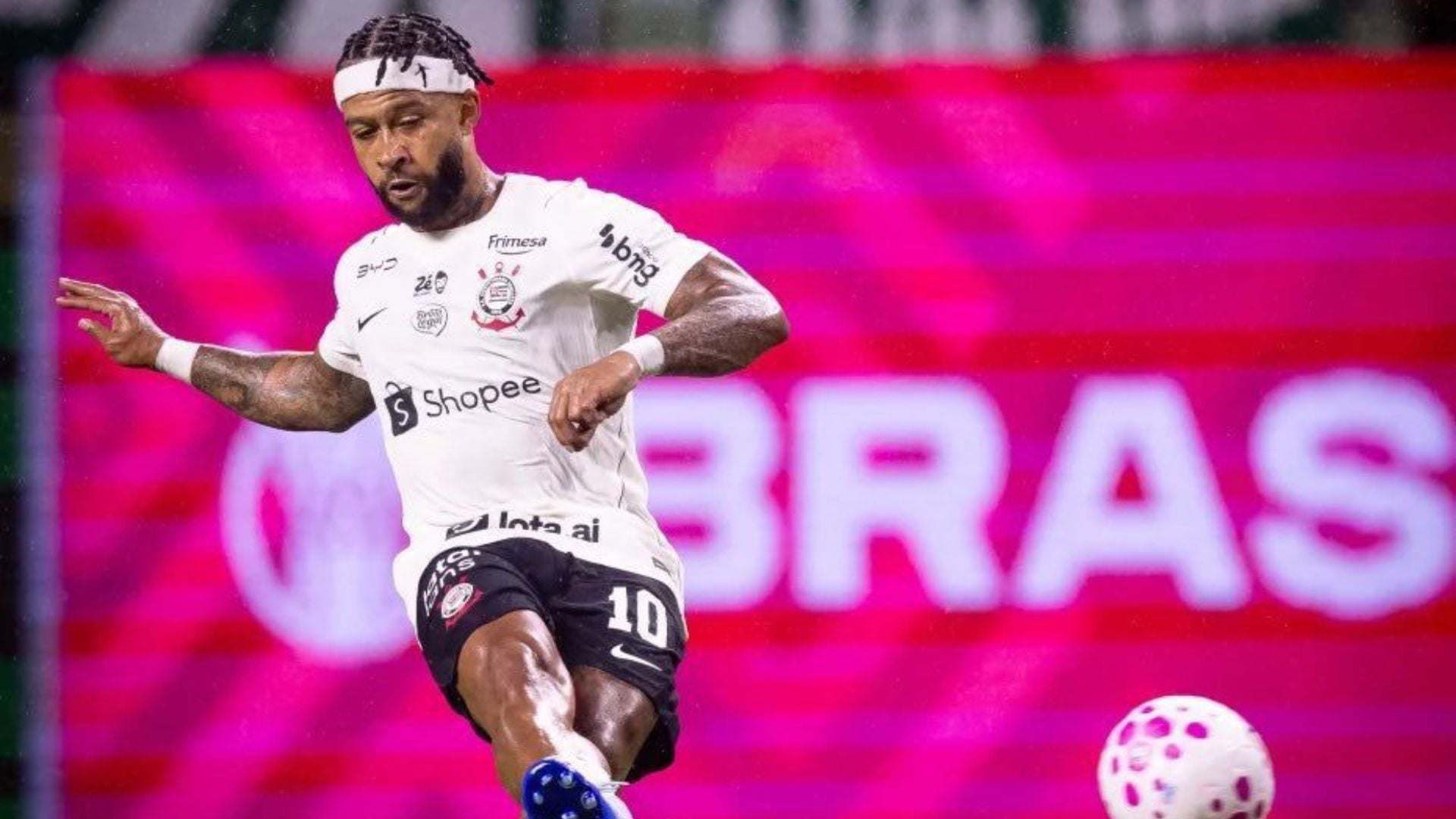 Corinthians : Memphis Depay et Gabriel Paulista incertains contre Vasco