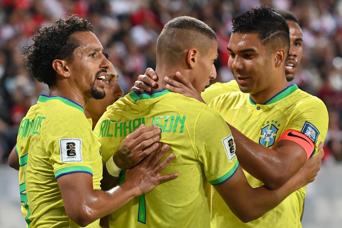 Richarlison accuse Flávio Bolsonaro d'avoir pris son île privée
