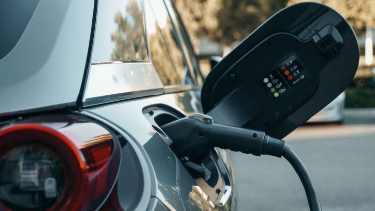 Voitures électriques : les ventes bondissent de 52 % en Europe en août